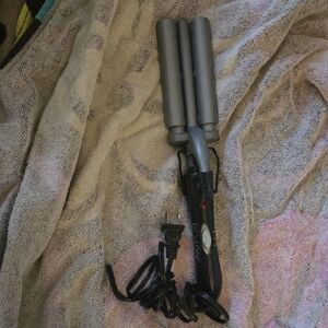Revlon Black and Silver Triple Barrel Waver